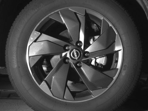 Used 2025 Nissan Rogue SV AWD/4WD image 13