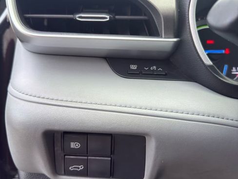 Used 2021 Toyota Highlander XLE image 18