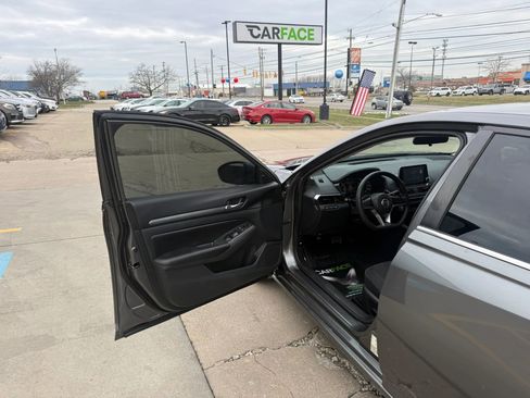 Used 2022 Nissan Altima 2.5 SV image 16