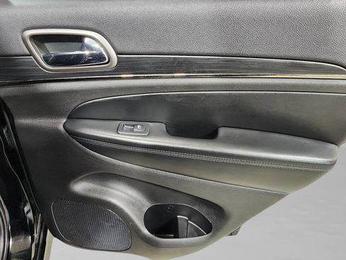 Used 2019 Jeep Grand Cherokee Limited X image 32