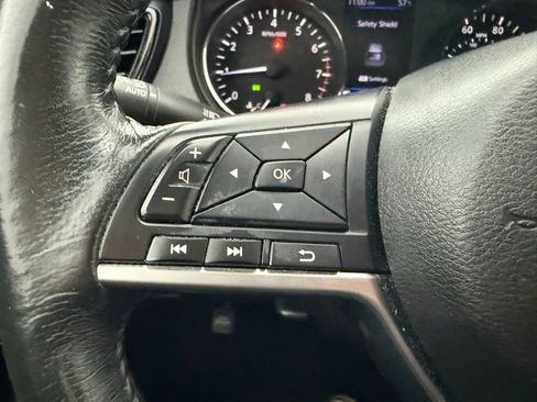 Used 2018 Nissan Rogue SV image 13