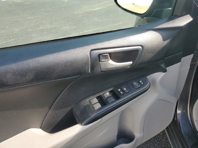 Used 2013 Toyota Camry LE FWD image 12