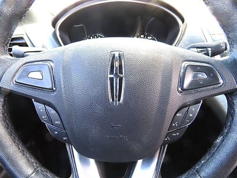 Used 2017 Lincoln MKX Premiere FWD image 12