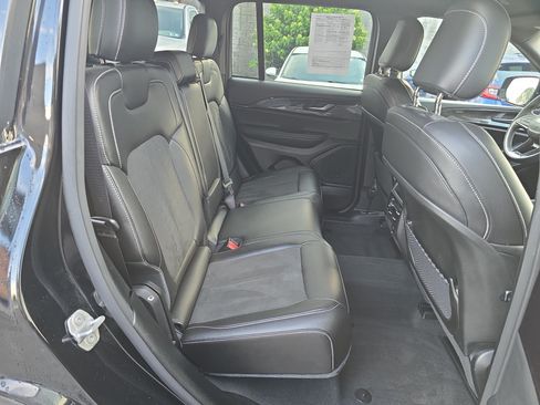 Used 2023 Jeep Grand Cherokee Altitude AWD/4WD image 29