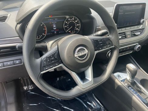 Used 2025 Nissan Altima 2.5 SV FWD image 28