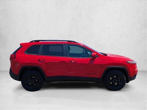 Used 2017 Jeep Cherokee High Altitude AWD/4WD image 4