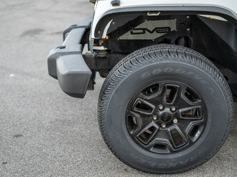 Used 2015 Jeep Wrangler Sport image 9