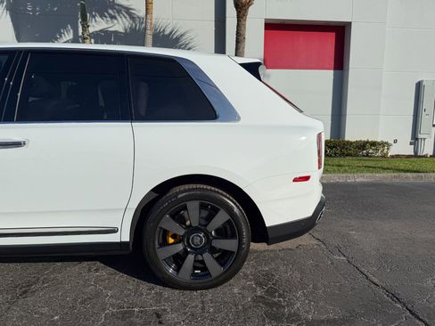 Used 2023 Rolls-Royce Cullinan image 12