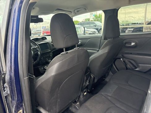 Used 2018 Jeep Renegade Altitude AWD/4WD image 34