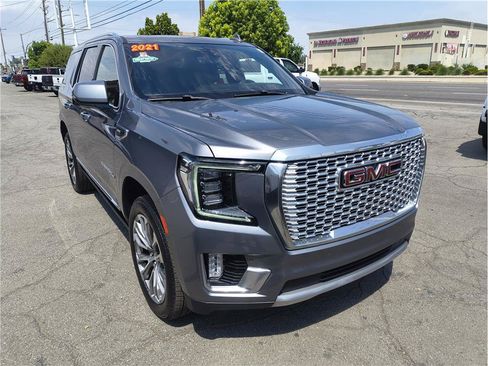 Used 2021 GMC Yukon Denali w/ Denali Premium Package AWD/4WD image 3