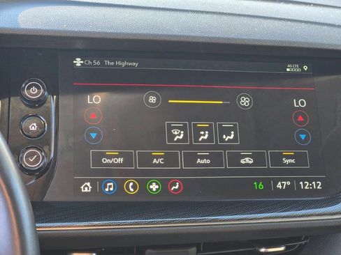 Used 2023 Buick Envision Essence image 25