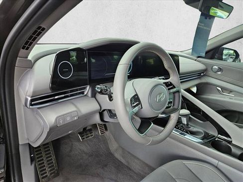 Used 2025 Hyundai Elantra SEL FWD image 10