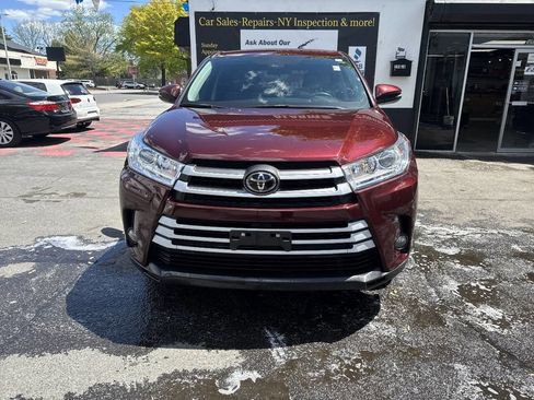 Used 2017 Toyota Highlander Plus AWD/4WD image 2