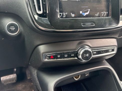Used 2022 Volvo XC40 T5 Momentum AWD/4WD image 25