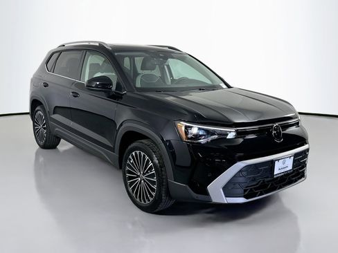 New 2025 Volkswagen Taos SE image 3