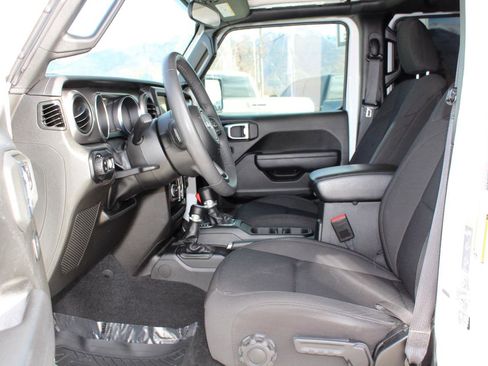 Used 2023 Jeep Gladiator Sport image 4