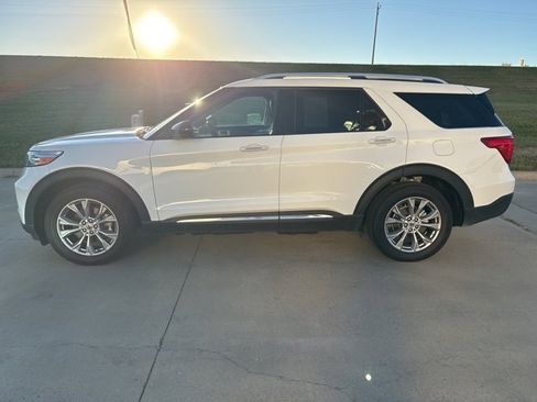 Used 2024 Ford Explorer Limited image 8