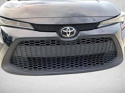 Used 2022 Toyota Corolla LE FWD image 30