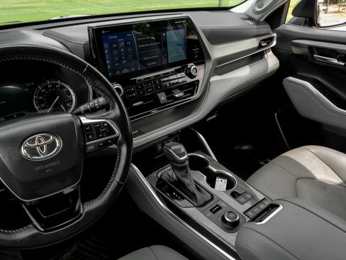 Used 2021 Toyota Highlander Limited AWD/4WD image 26