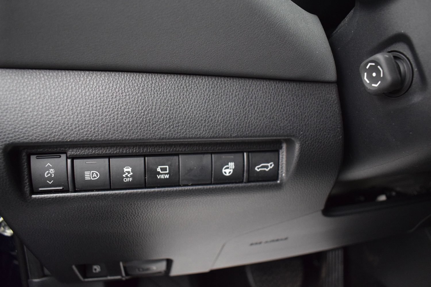 Used 2023 Toyota Venza Limited AWD/4WD image 17