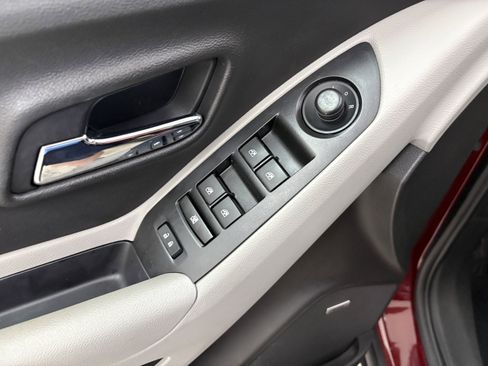 Used 2016 Chevrolet Trax LT w/ LT Sun and Sound Package FWD image 23