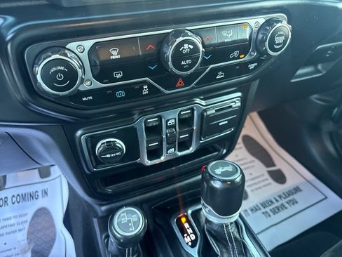 Used 2022 Jeep Wrangler Unlimited Sahara AWD/4WD image 18