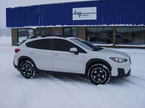 Used 2018 Subaru Crosstrek 2.0i Premium w/ Moonroof Package image 3