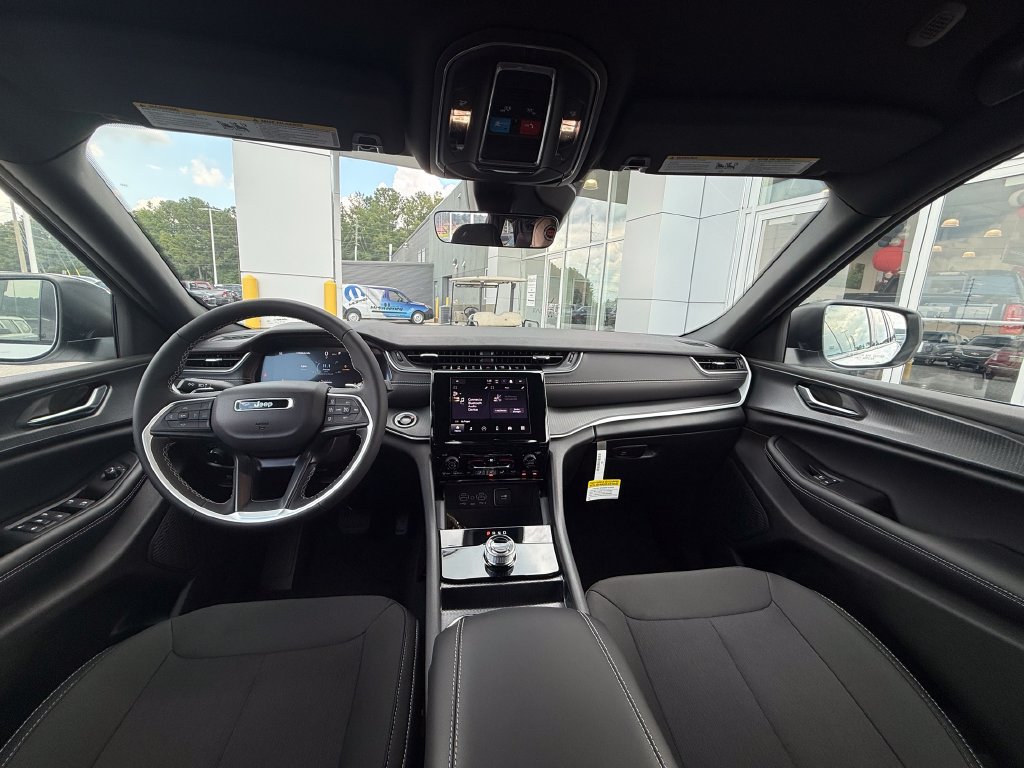 New 2026 Jeep Grand Cherokee 2WD image 7