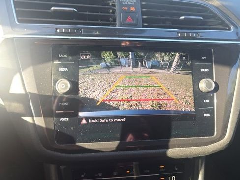 Used 2022 Volkswagen Tiguan SE image 19