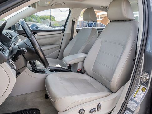 Used 2015 Volkswagen Passat TDI SE image 14