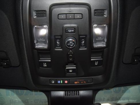 Used 2024 GMC Yukon XL Denali AWD/4WD image 53