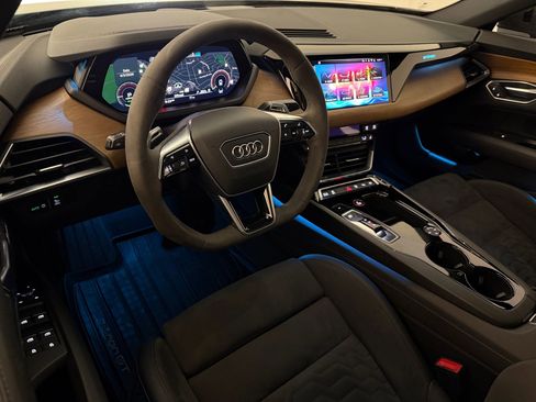 Used 2023 Audi e-tron GT Prestige w/ Prestige Package image 4