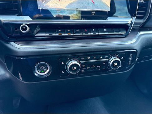 Used 2024 GMC Sierra 1500 SLT image 17