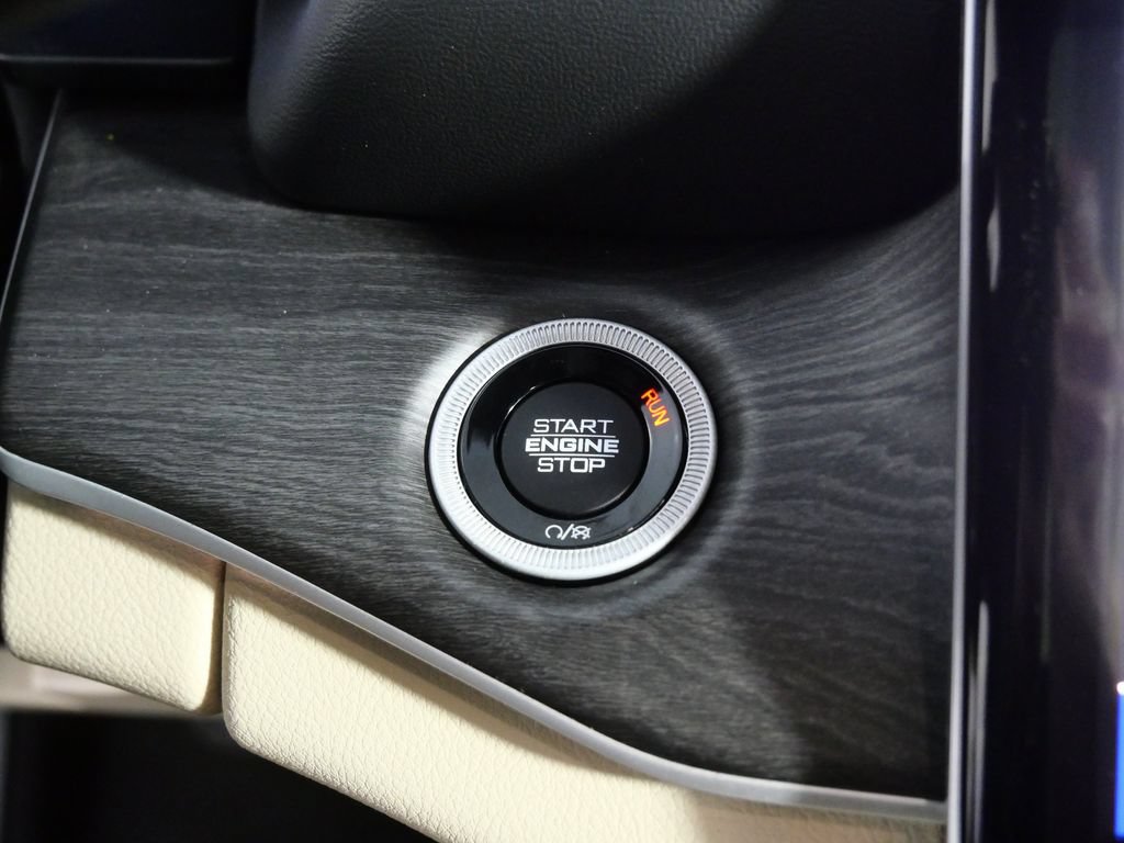 Used 2023 Jeep Grand Cherokee Limited w/ Luxury Tech Group II RWD image 21