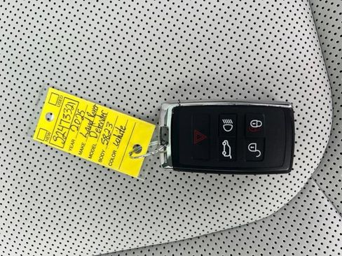 Used 2025 Land Rover Defender 110 X-Dynamic SE AWD/4WD image 33