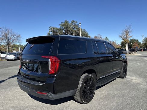 Used 2021 GMC Yukon XL SLT image 3