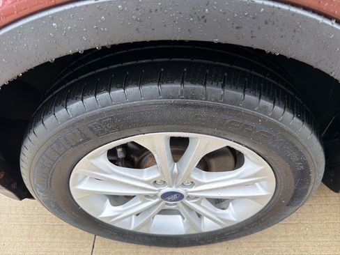 Used 2018 Ford Escape SE w/ SE Sync 3 Package AWD/4WD image 10