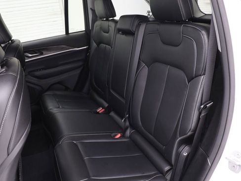 Used 2023 Jeep Grand Cherokee Limited w/ Black Appearance Package image 11