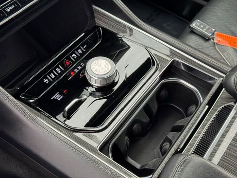 Used 2022 Jeep Wagoneer Series II image 40