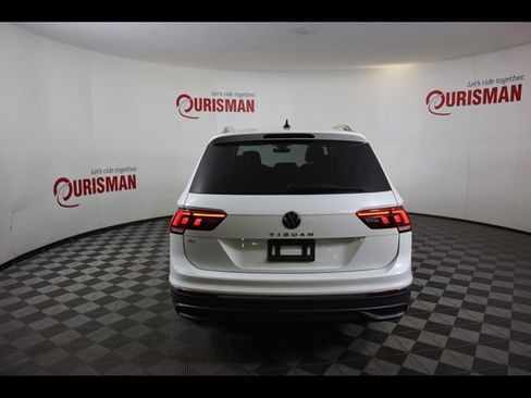 Used 2023 Volkswagen Tiguan SE w/ Panoramic Sunroof Package image 6