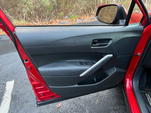 Used 2023 Toyota Corolla Cross LE w/ Moonroof Package image 11