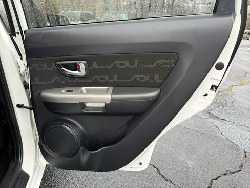 Used 2012 Kia Soul + image 16