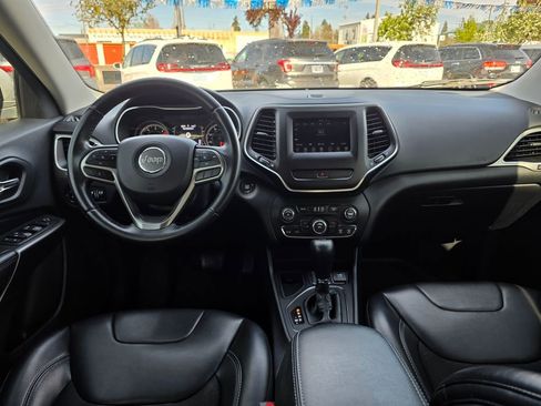 Used 2019 Jeep Cherokee Latitude Plus FWD image 5