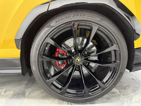 Used 2019 Lamborghini Urus AWD/4WD image 40