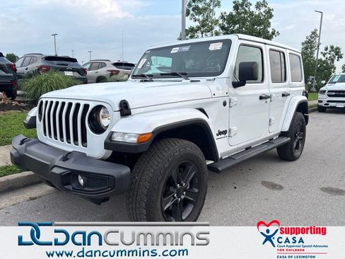 Used 2023 Jeep Wrangler Unlimited Sahara AWD/4WD image 1