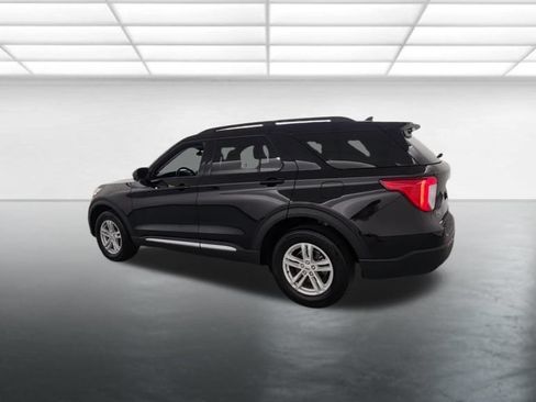 Used 2023 Ford Explorer XLT AWD/4WD image 6