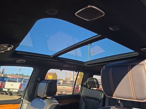 Used 2022 Jeep Grand Wagoneer Series III w/ Flexible Seating Group image 15