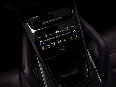 Used 2025 Porsche Cayenne E-Hybrid image 38