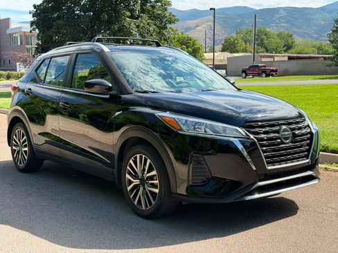 Used 2023 Nissan Kicks SV w/ Interior Electronics Package FWD image 3