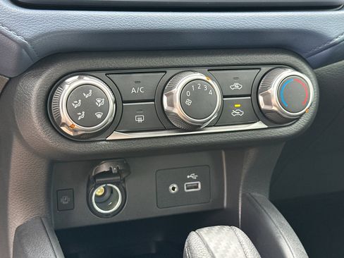 New 2025 Nissan Kicks SR image 30